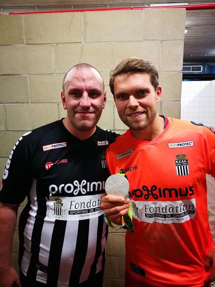 Souvenir merveilleux en compagnie de Frank et Vinz pour le reportage sur le cécifoot! 😎 ⚽️ <a href="/FrankPeterkenne/">Peterkenne Frank</a> <a href="/vincvanasch21/">vincent vanasch</a> <a href="/RTBFsport/">RTBF Sport</a>  5 ans déjà 😱