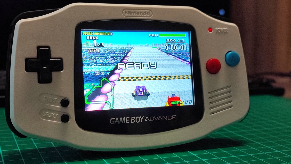 Mugen_Pascal's tweet photo. La #gba #ipsv2 du jour 
#modding #fzero 
Elle contient aussi une batterie de chez @SakuraRetroModd ça sent les longues heures de jeu 🔋🔋 https://t.co/Kv1VavljuW