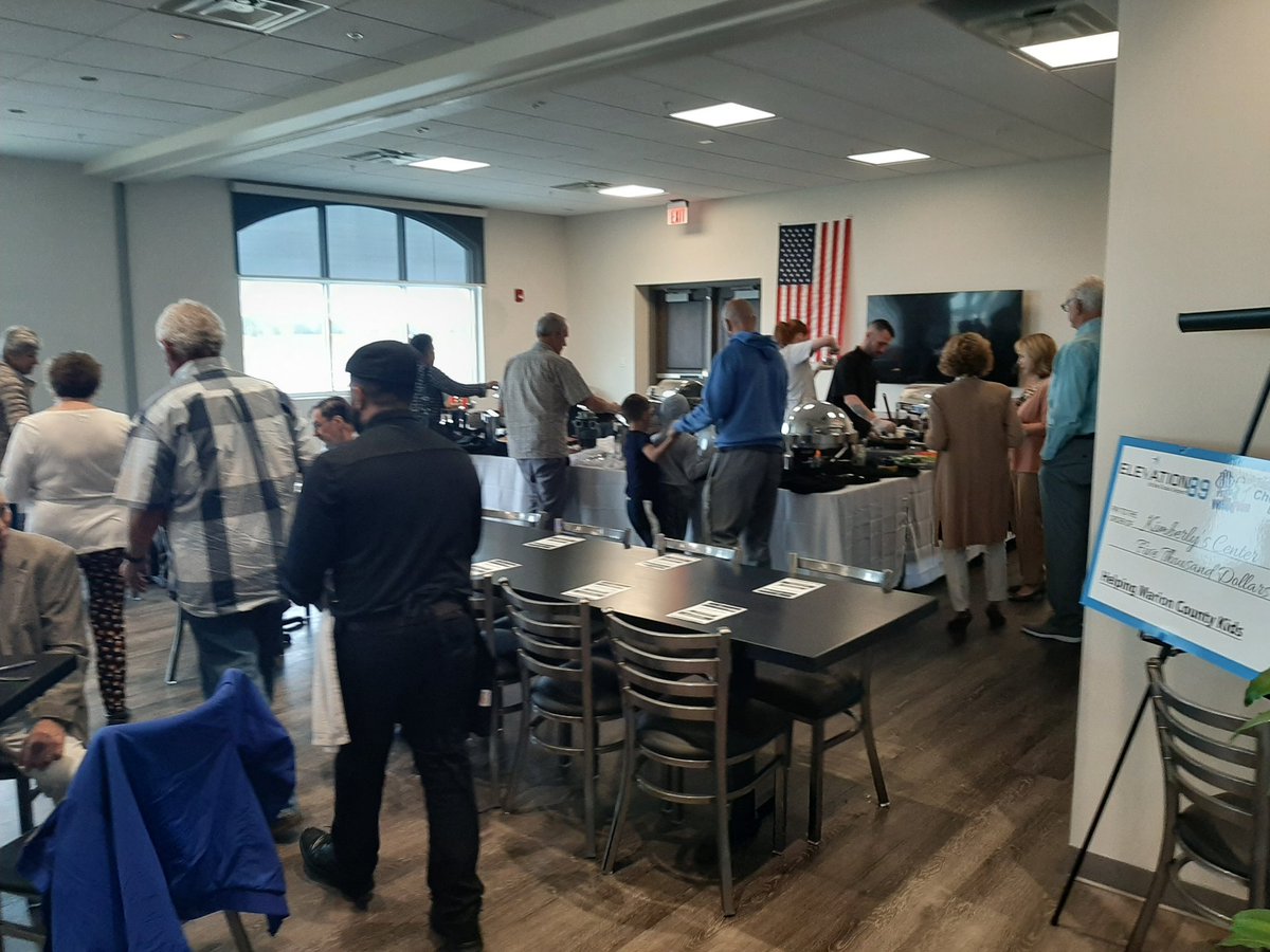 BrettBarnes22's tweet photo. Sunday brunch at new #Elevation89 restaurant inside new terminal exceptional! @SHELTAIR https://t.co/GM3HPhFLSG