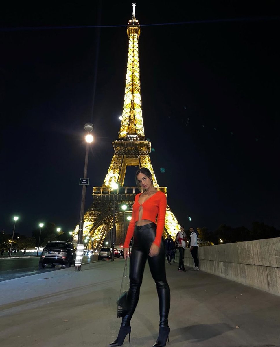allegratrrs's tweet photo. I imagine myself in satin, the room was platinum and gold https://t.co/fYbApAByKg