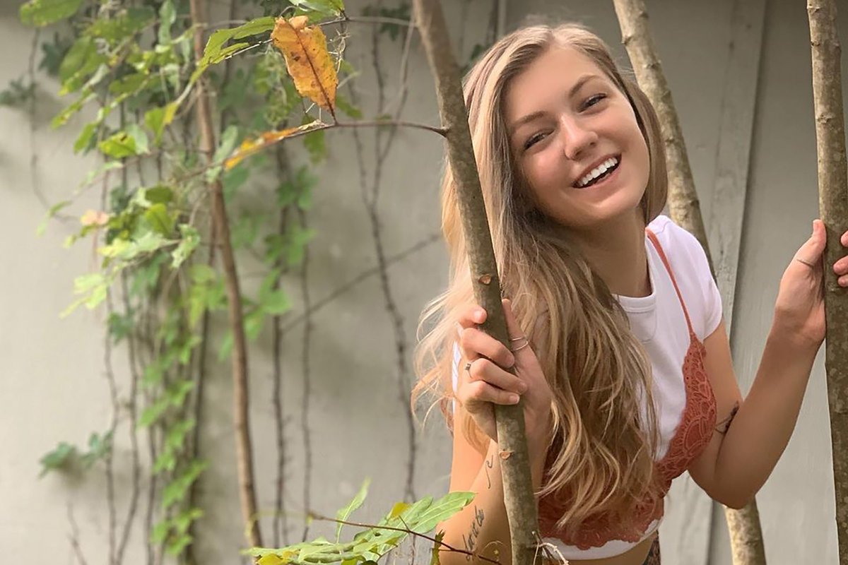 ChrisTheDaiy's tweet photo. Today was supposed to be the very last day of Gabby's van trip, but she wont be here to celebrate. so today let’s celebrate in honor of her. 🧡 #JusticeForGabby #GabbyPetito #BrianLaundrie https://t.co/w5F6BHb6oP