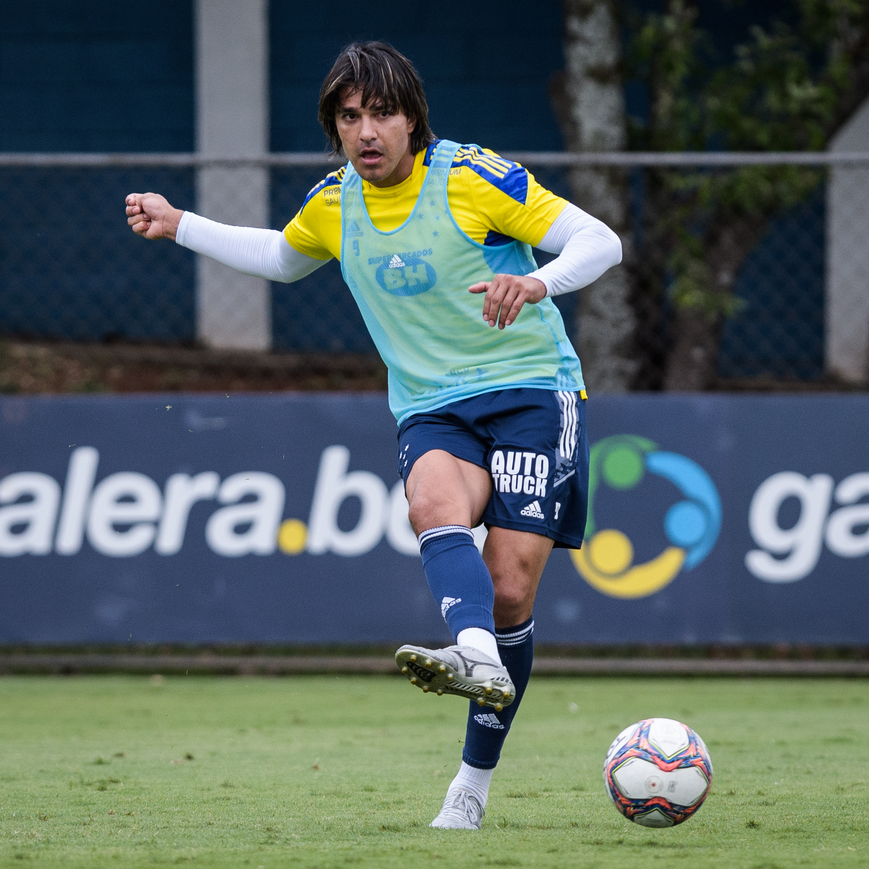 O atacante Marcelo Moreno deve voltar ao ataque do Cruzeiro neste duelo diante do Vila Nova. Foto: Gustavo Aleixo / Cruzeiro