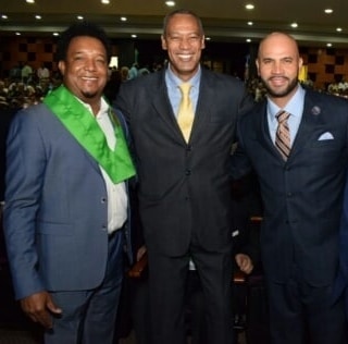 VillalonaAlejan's tweet photo. La Secretaria de Deportes del Partido #FuerzadelPueblo, que preside #FelipePayano, dan las más calurosa bienvenida al extraordinario beisbolista #AlbertPujols, futuro Salón de la Fama de #Cooperstwon y del beisbol dominicano, en su debut hoy con los #LeonesdelEscogido https://t.co/U1HjCdZXoV