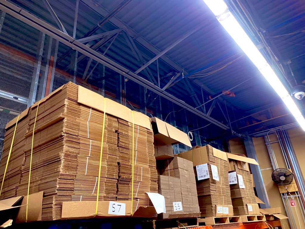 Q4/overnight coming with energy >> 💪🏻 fully stacked &amp; labeled! 📦 💯  #fulfillment #T2102  #lessgo #ready #centralislip !