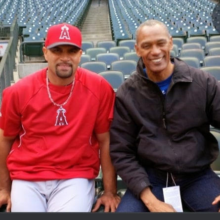 VillalonaAlejan's tweet photo. La Secretaria de Deportes del Partido #FuerzadelPueblo, que preside #FelipePayano, dan las más calurosa bienvenida al extraordinario beisbolista #AlbertPujols, futuro Salón de la Fama de #Cooperstwon y del beisbol dominicano, en su debut hoy con los #LeonesdelEscogido https://t.co/U1HjCdZXoV