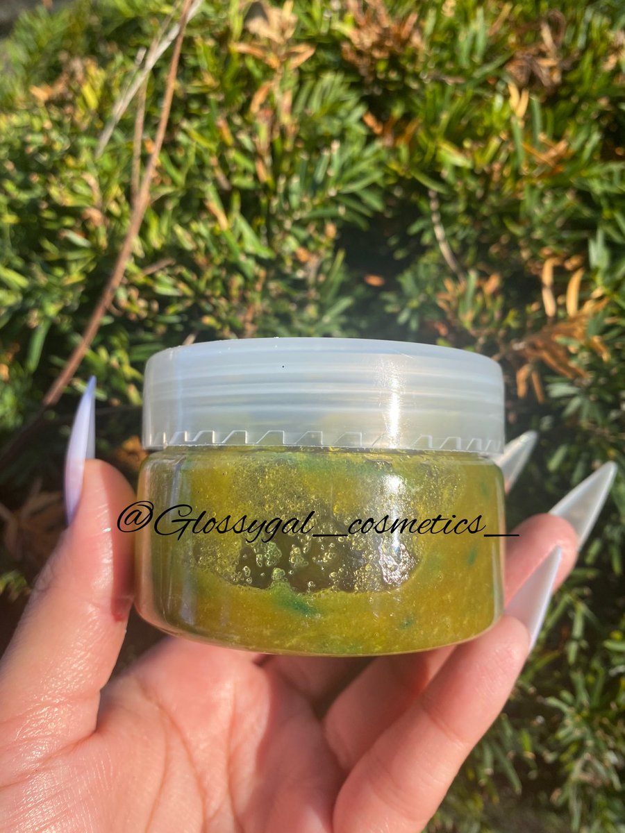 This is our Organic olive 🫒 lip scrub are back !!  As the weather gets colder , our lip scrubs will become an essential 💋  
#lips #cosmetics #skincare #routinetip