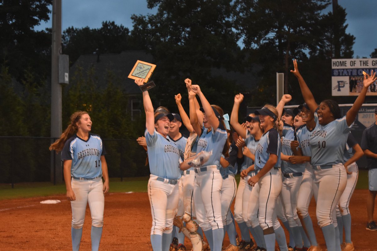 peymccormack's tweet photo. Thank you @PopeFastpitch for making these past 4 years so fun! I will forever remember all the memories i’ve made and all the friendships that PFP has brought me. I wouldn’t want to wear #2 on my back for any other team. PFP, you will always be my second home!💙🤍💙 https://t.co/ovibnmo1qE