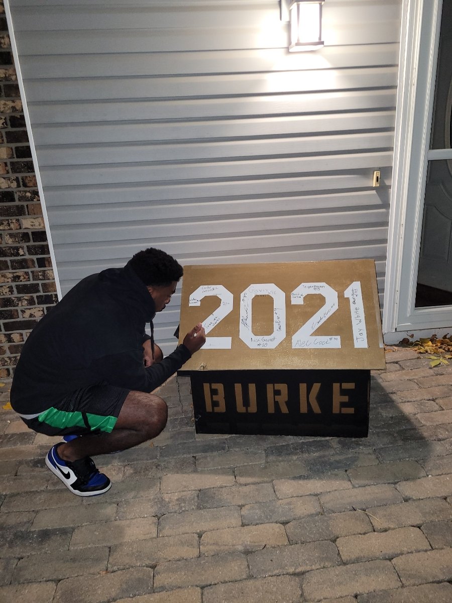 Burke Gridiron Club tweet media