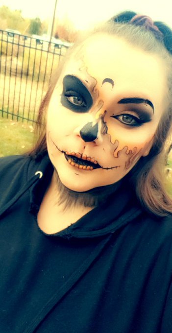 Happy Halloween/Samhain 🕸🐈&zwj;⬛💀 keep it spooky https://t.co/XWqmUWxUQl