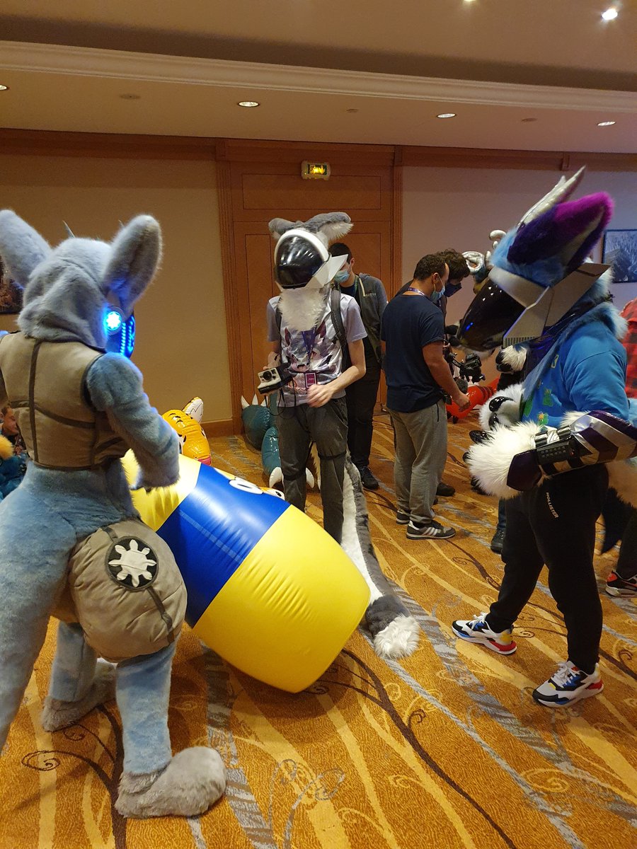 Dragirek's tweet photo. #fbl9 #fbl inflatable time 2 avec @fluburtur @fur_minevek https://t.co/89GpUGIl8c
