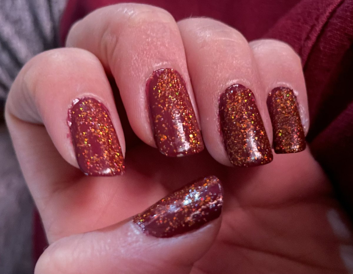 Annberly193's tweet photo. I never upload my nail pics because I’m not great at painting them 😅 but this is I’m over brew+zyler the cat used as a top coat 😄 @nailogical #HoloTacoHoloween2021 #Holotaco https://t.co/mDMOnUGHq7