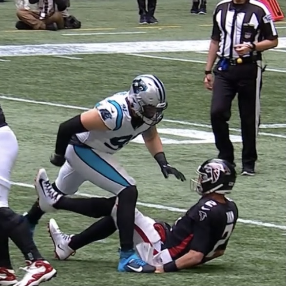 brgridiron's tweet photo. Matt Ryan’s hand 😳 https://t.co/rkJf6SOexf