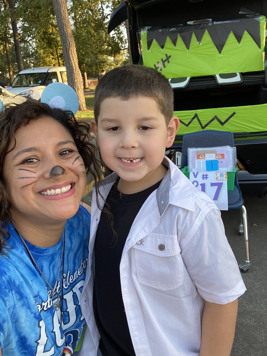 MrsMFitch_NBE's tweet photo. Trunk o’ Treat @HumbleISD_NBE‼️#KinderTeam was #frankful to see all of our kiddos‼️ 😉 💚 #FitchesFriends #KinderRocks https://t.co/gTLRJOKazM