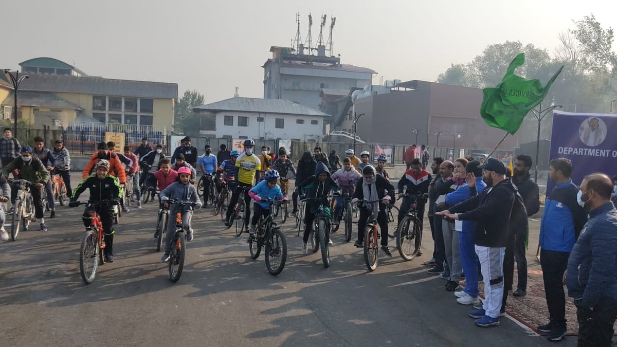 YouthSrinagar's tweet photo. #RashtriyaEktaDiwas celebrated at Srinagar today To mark d day, a cycling event #PedalforUnity was flagged off by Director YS&S JK @GazanfarAli_07 in presence of Secretary Sports Council & DYSSO SGR. Before Flag off Unity Pledge administered among participants
@diprjk @dgyssjk https://t.co/j37HWdoqVk
