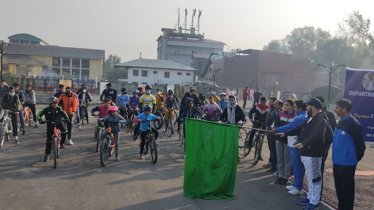 YouthSrinagar's tweet photo. #RashtriyaEktaDiwas celebrated at Srinagar today To mark d day, a cycling event #PedalforUnity was flagged off by Director YS&S JK @GazanfarAli_07 in presence of Secretary Sports Council & DYSSO SGR. Before Flag off Unity Pledge administered among participants
@diprjk @dgyssjk https://t.co/j37HWdoqVk