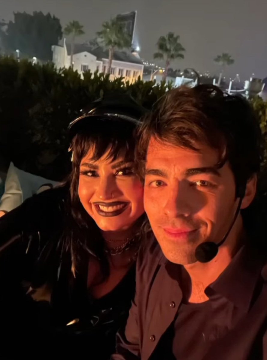 lovingyoudemi's tweet photo. NUNCA pensé volver a ver una foto de Demi Lovato y Joe Jonas juntos en 2021. https://t.co/qz4VC052Hd