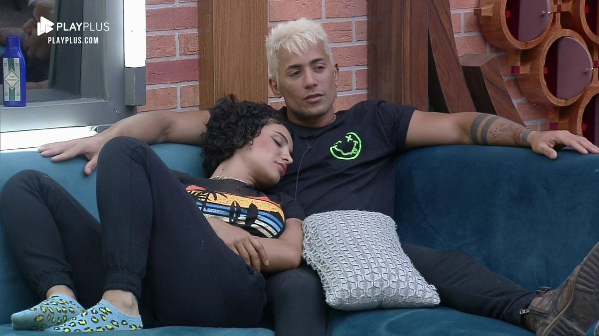 pindoline's tweet photo. Bem que a @recordtvoficial @afazendarecord podiam mostrar mais desses dois lindos na edição né?
Temos tantos mimos maravilhosos todos os dias que são desperdiçados.
Alo, alo @rocarelli queremos #piquiline na edição!
#AFazendaa13 #AFazenda #pindoline #alinemineiro #tiagopiquilo https://t.co/OkMEtuVKPY