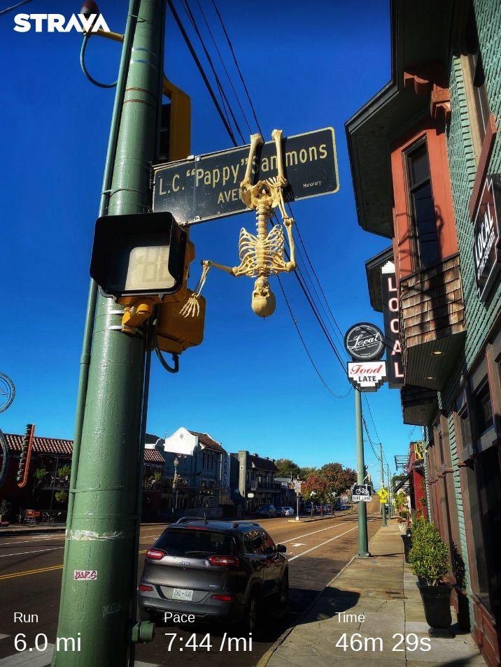 jbbailey919's tweet photo. Just hanging around. #HappyHalloween2021 #MorningMiles #forStJude #PhotogOnTheRun #Run901 #RunMemphis #Choose901 #MidtownIsMemphis #CooperYoung #Memphis #ILoveMemphis https://t.co/7IaTC7cKXM