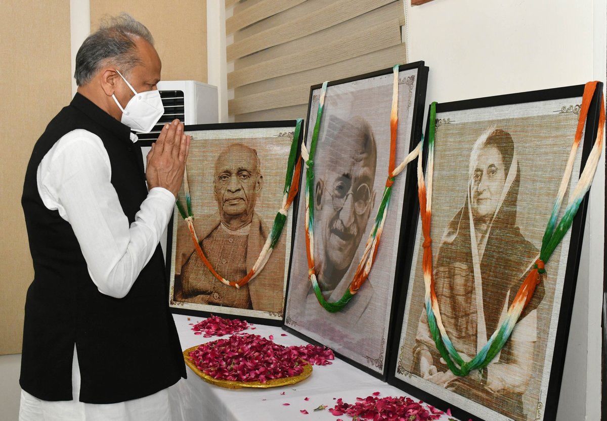 महात्मा गांधीजी के जीवन मूल्य व सिद्धान्त देश और दुनिया के लिए धरोहर हैं। गांधीजी को आवरण के रूप में नहीं अन्तर्मन से आत्मसात करना होगा तभी लोकतंत्र और संवैधानिक मूल्यों को अक्षुण्ण रखा जा सकेगा। असहिष्णुता के दौर में बापू के सत्याग्रह के सिद्धान्त की प्रासंगिकता और प्रबल हुई है।