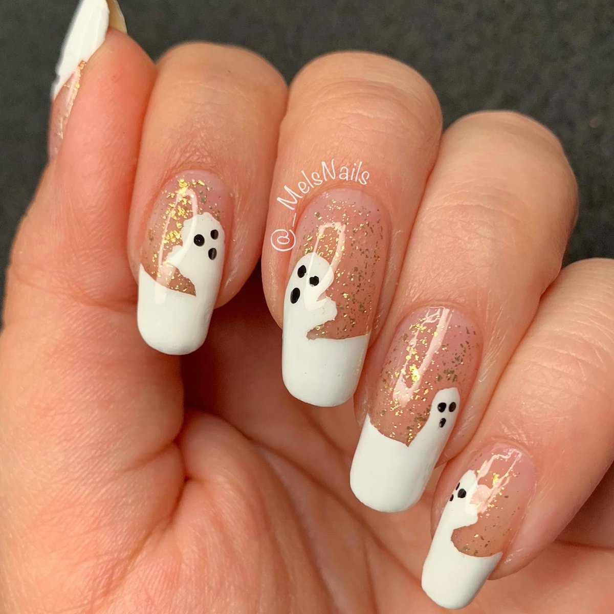 _MelsNails's tweet photo. Happy HoloWeen!! Here are some French tip ghosts! #HappyHoloween 💅🏻 @nailogical @holotaco #GoldFlakeTaco #OneCoatBlack #NotMilkyWhite #HoloTaco #nailart #melsnails #GhostNails https://t.co/hbqXZE2Dci
