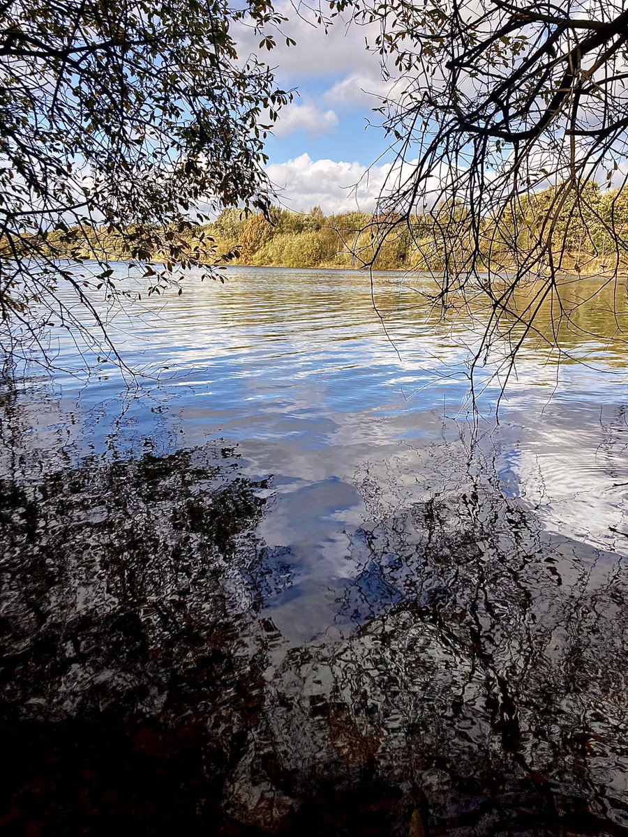 A lovely lump of water at #ArdsleyReservoir 
3 miles (twice round) in the sunshine, just what I needed! 😁🥾☀️

Half term has been lovely. 🥰
#LegsAndLaces #ReservoirWalks #YorkshireWaterWalks #Cloudology #Water #Walkshire