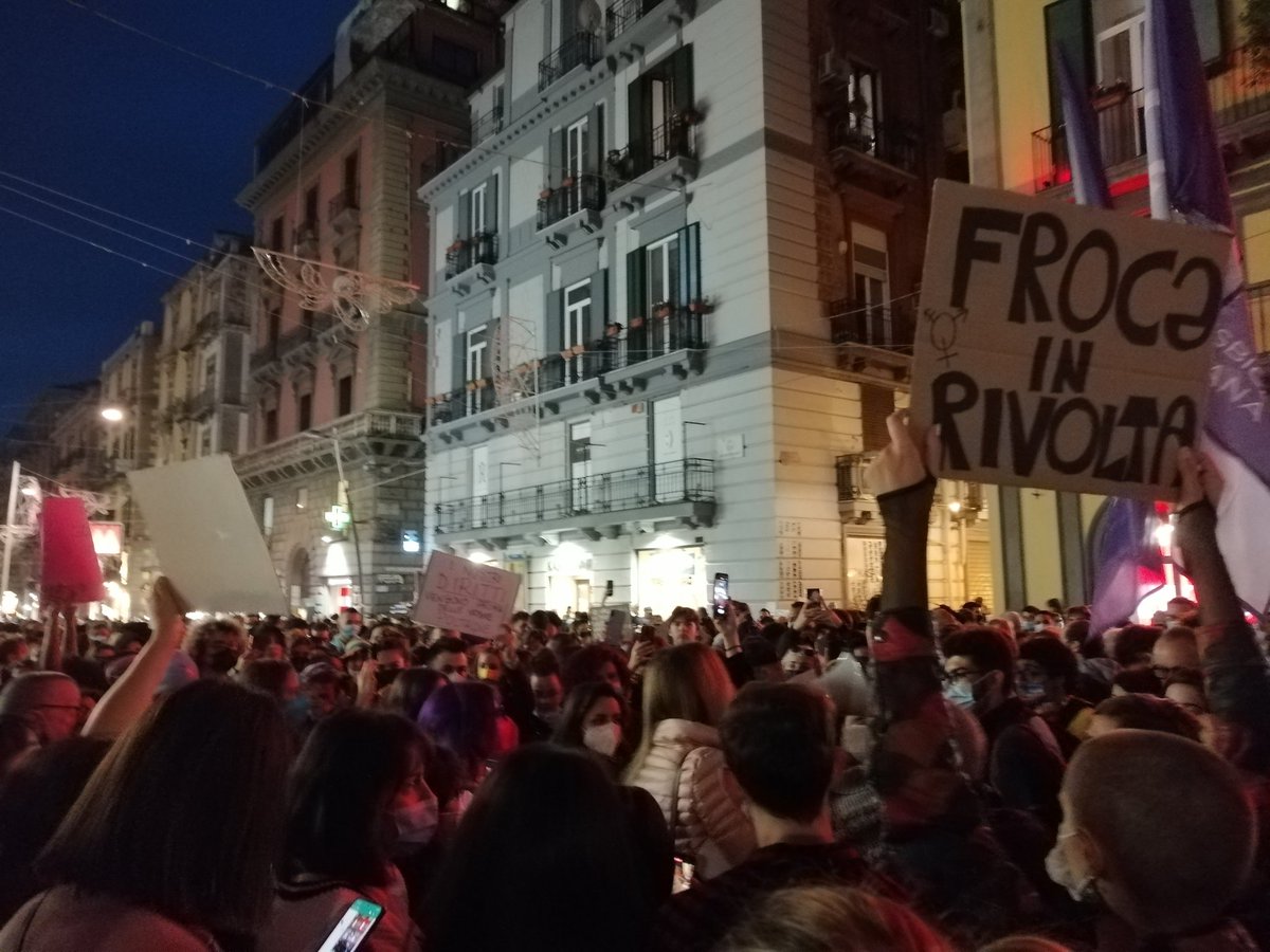 __contempt's tweet image. Napoli. 🏳️‍🌈