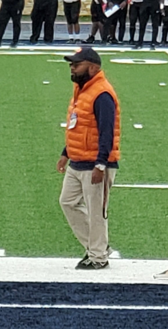 LaProfeHermosa's tweet photo. My favorite coach! Thank you @Coach_ONeal2 for your dedication and loyalty to the program and our school! You are truly a legend in the making! #OrgulloPOLY
#POLYPRIDE https://t.co/CK9cmnkZv3