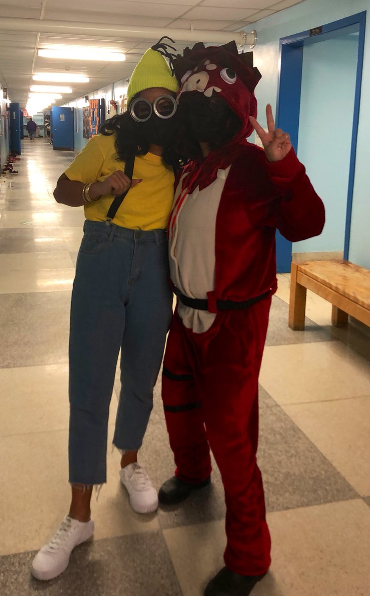 SmSalvador1's tweet photo. Happy Halloween 🎃 👻 Room 13, from Ms. Triceratops and Ms. Minion! @IonviewPS https://t.co/BJR3qfr7lS