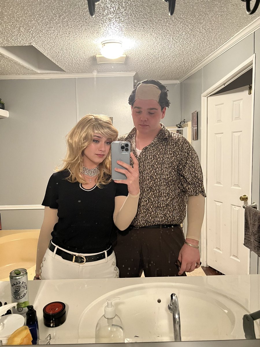 lil_leone7's tweet photo. Woke up this morning feeling like Tony and Carm 🤌🏼 @timeimmemorial_ @SopranosWorld @ohpooryou https://t.co/flXxMll5ss
