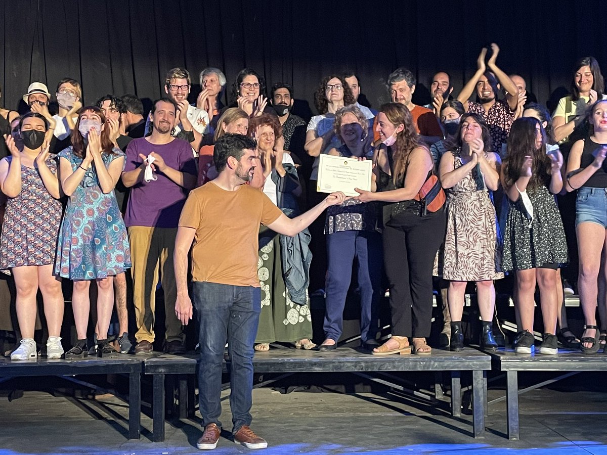 #Sí al teatro comunitario 🎭

Ayer distinguimos a <a href="/lospompas/">lospompas</a> de interés cultural en el ámbito de la Ciudad de Buenos Aires por su aporte y organización desde hace 20 años en Parque Patricios.

¡Felicitaciones por todo el trabajo 👏🏻!