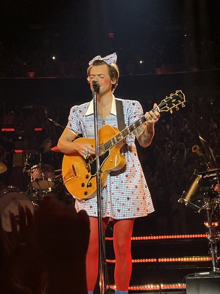 swiftyexile's tweet photo. Harry Styles. https://t.co/6RLuX0RJUB
