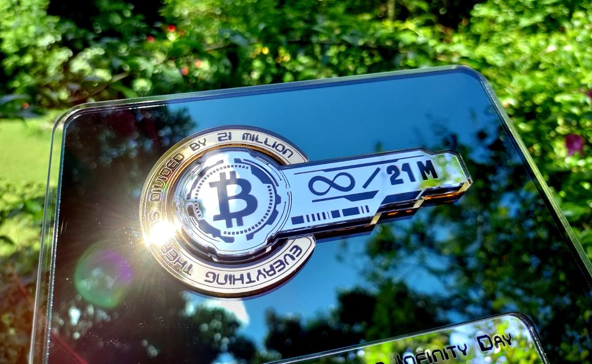 scarcedotcity's tweet photo. ⏳ 4 HOURS LEFT TO BID ⌛️

♾🗝️ The Bitcoin Infinity Private Key 🗝️♾
by @FractalEncrypt 

Number 8 of 21, or 8/21, Infinity, divided by 21 Million. This is the only remaining key in the original release of 21 keys.
 
https://t.co/CJ40pZNtTL

What to know into the close 👇 https://t.co/fgcEwhAOx4