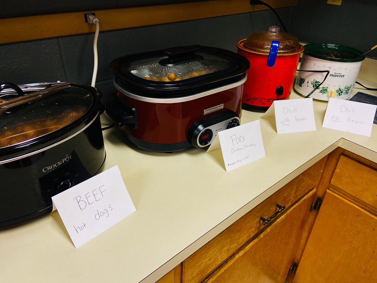 BTSelementary's tweet image. Happy “Hallo-weenie” 🎃🌭🥣🍪🧡🖤🍁🍂 #stafffun #culture #climate