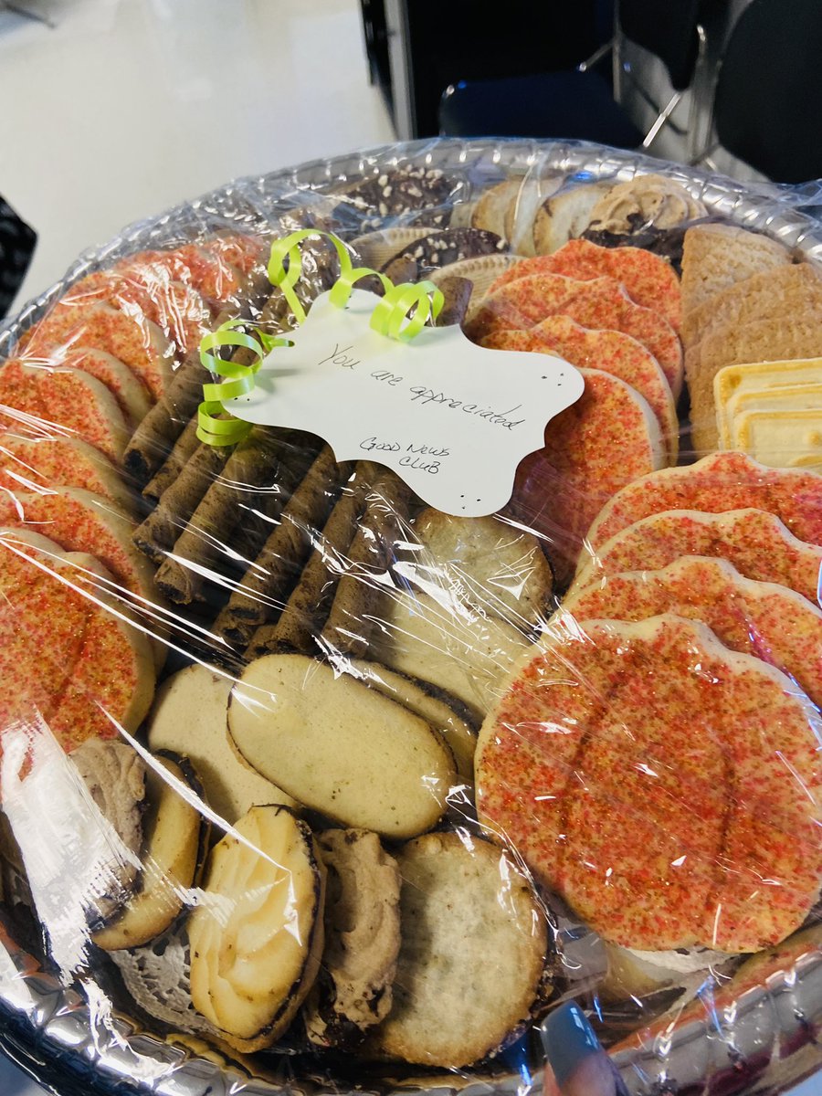 BTSelementary's tweet image. Happy “Hallo-weenie” 🎃🌭🥣🍪🧡🖤🍁🍂 #stafffun #culture #climate