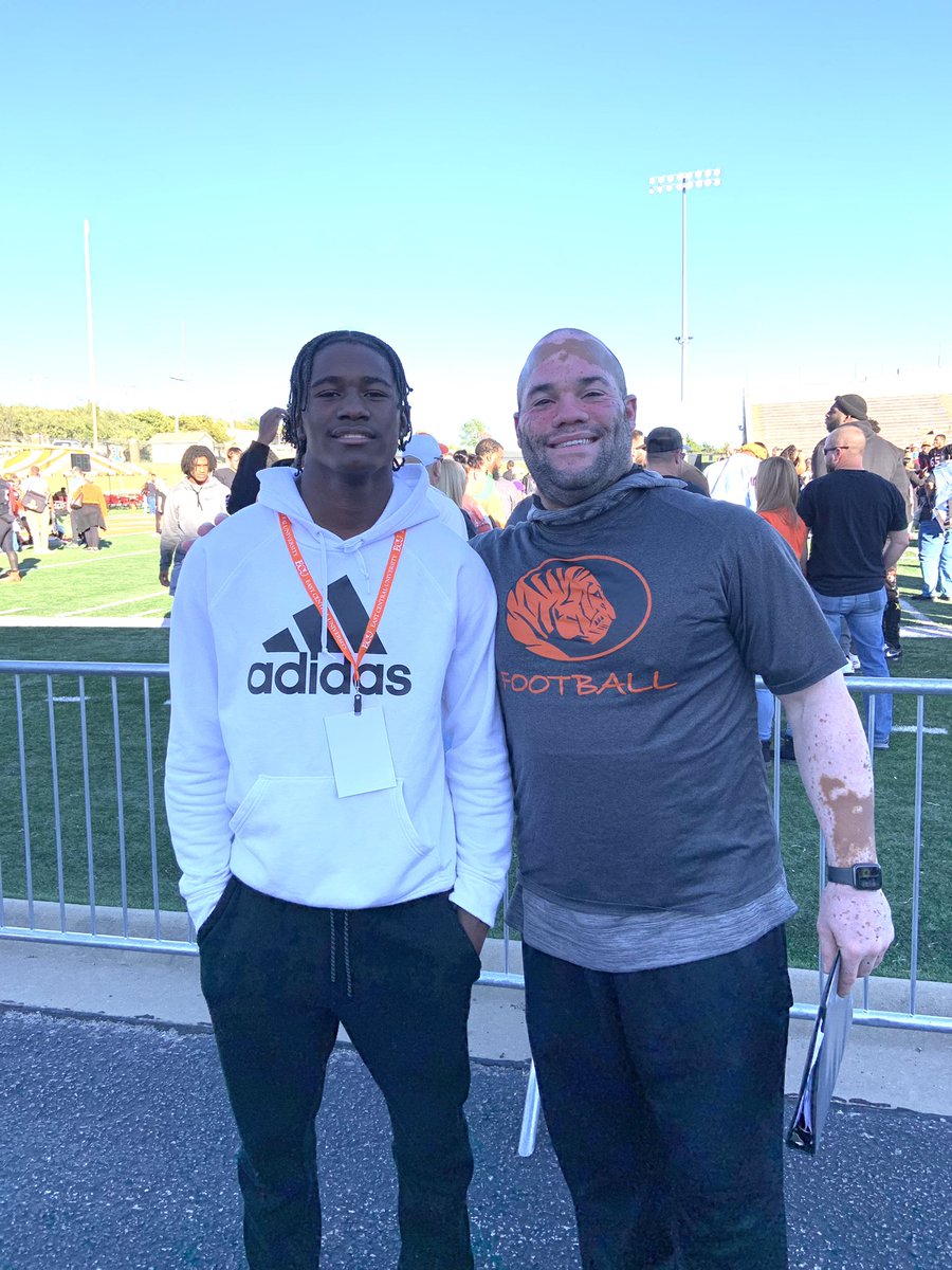 Taybreezy2Easy's tweet photo. After a great unofficial visit, I am truly grateful to announce that I have received my 1st offer from @ECUTigersFB . I want to thank the coaching staff for believing in my talent‼️⚫️🟠 @Just_JD38 @pittsj87 @DLCoachBrown @CAHS_FOOTBALL16 @ReleefMedia https://t.co/LrKDrUtrow