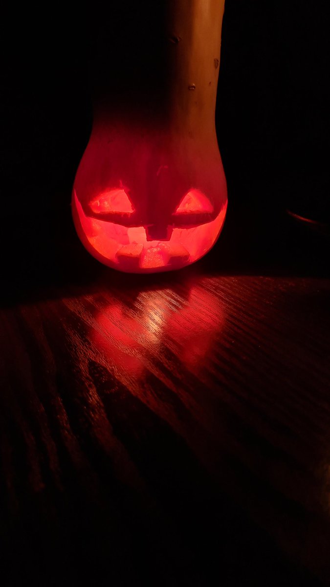 maxineaddams's tweet photo. #samhain #witchcraft #dumbsupper #самайн #Halloween #halloween2021
Так горько, но так прекрасно.
Благословляю, Самайн.
Подготовил тарелки, собрал листочки ииён, сейчас начнётся ритуал, начнётся тихий ужин. Всех с днем ушедших и со днём всех святых. https://t.co/Q8MzmgHfwq
