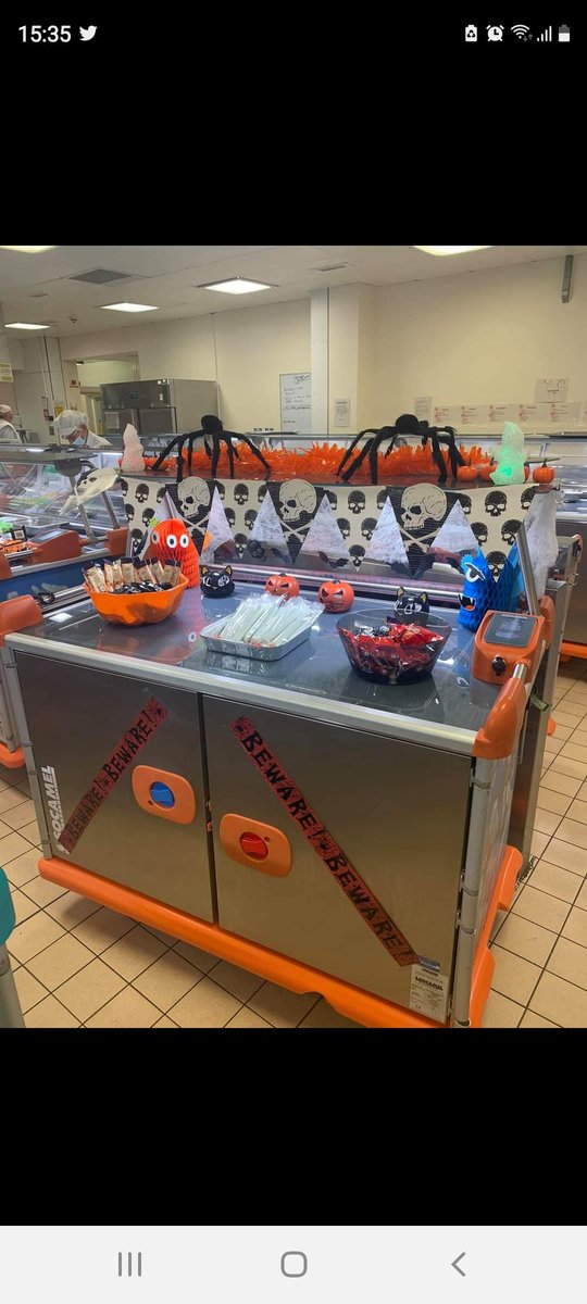 djfish04's tweet photo. @WWLNHS 
 🎃👻Happy Halloween 👻 🎃 Rainbow Ward 
#RAEI catering department https://t.co/UKfBUhFvc5