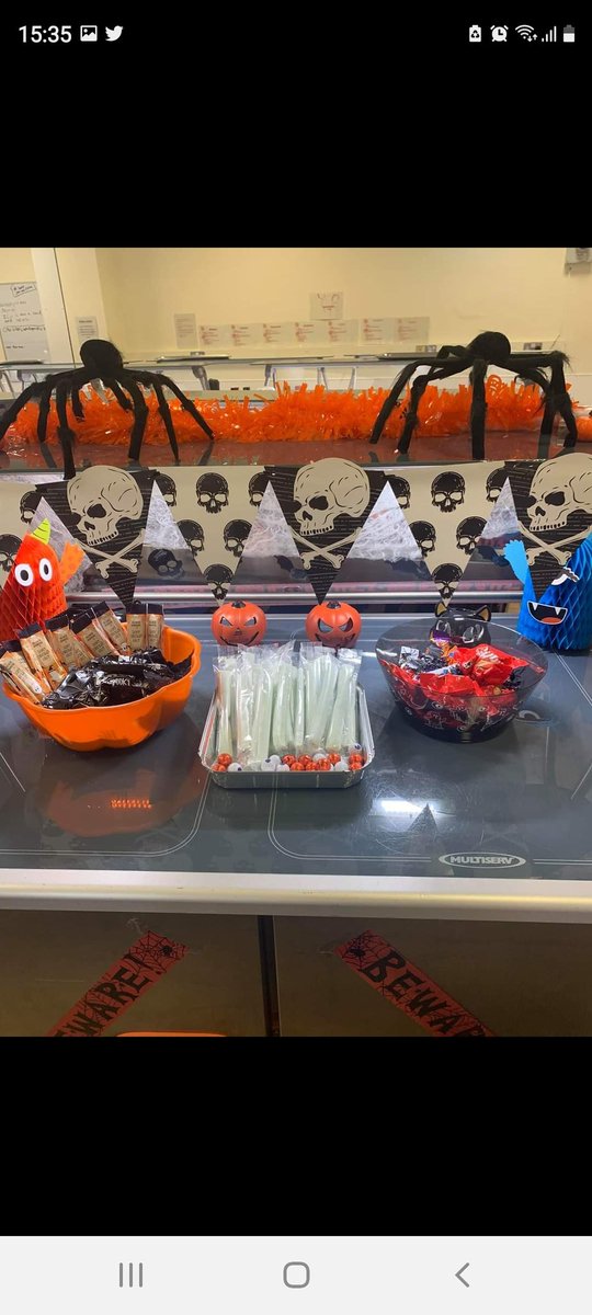 djfish04's tweet photo. @WWLNHS 
 🎃👻Happy Halloween 👻 🎃 Rainbow Ward 
#RAEI catering department https://t.co/UKfBUhFvc5