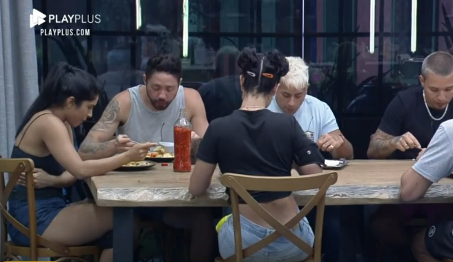 pindoline's tweet photo. Almoçando juntinhos 🥰
#pindoline #piquiline #afazenda #afazenda13 #alinemineiro #tiagopiquilo https://t.co/xTnuBL3P8A