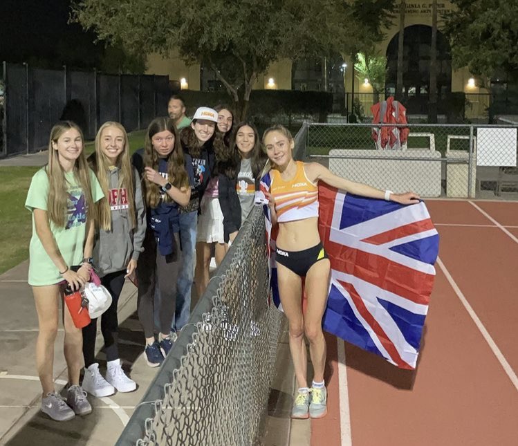 ICYMI, Alice Wright has set a UK one-hour track record in Phoenix, Arizona. She covered 17,044m to beat Michaela McCallum's 21-year-old mark of 16,495m. 📸 @NAZ_Elite