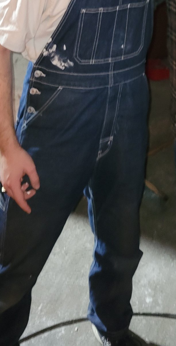 pantlessdao's tweet photo. @dannycoleee attended the @creatureNFT concert in NYC last night in bib overalls, a smart alternative to pants. ❌👖 #NFTNYC #NFTCommmunity https://t.co/ZcfwVI0bIl