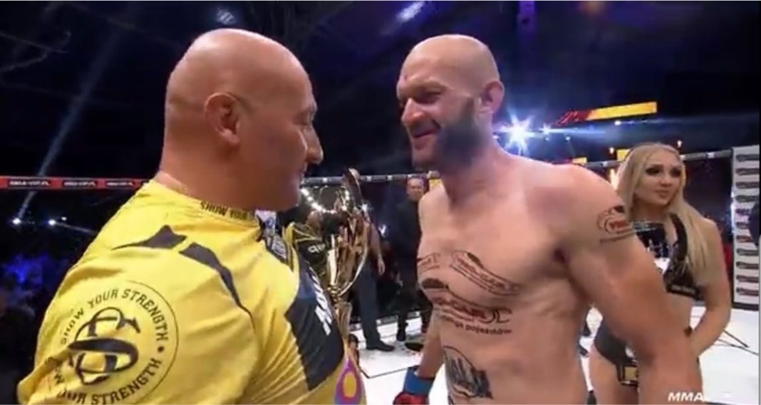 janusz_ksawery's tweet photo. Marcin @MarcinNajman z całego serca gratuluję zwycięstwa nad tym groźnym i niebezpiecznym "Szczeną" zabójcą. Brawo!!! BRAWO!!! 👍👊🙂😎🙂😎🙂👏👏
#mmavip3 #mmavip4 #mmavip5 https://t.co/XLHP4FtdcP