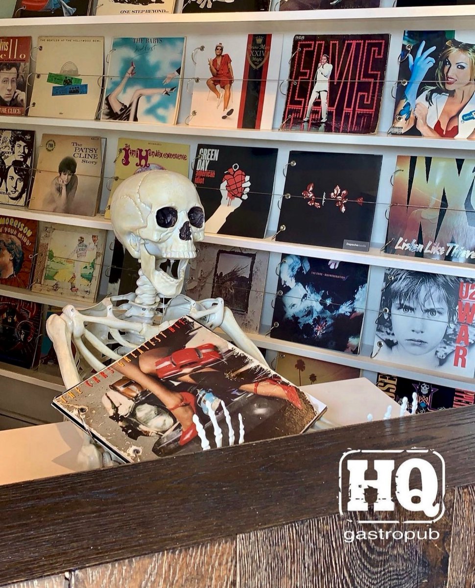 #HappyHalloween ☠️ Sunday Funday! Doors open at 9:30am. Join us for HQ's #NFL Football Coverage and Breakfast Menu (9:30-11:30am)🍻EVERY GAME, ALL SEASON @hqgastropub *Games visible from every comfortable seat.