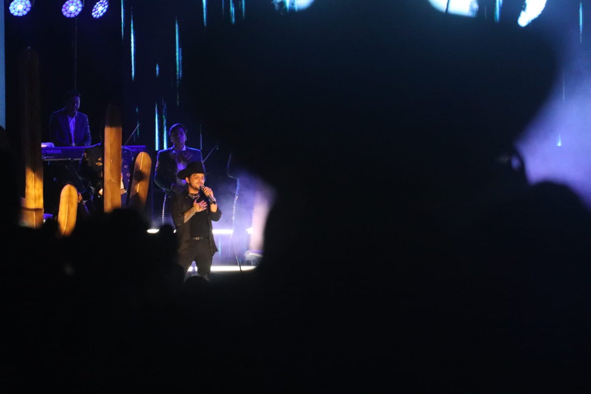 VerasNews's tweet photo. #PorSiTeLoPerdiste 🤠 Aspectos de lo que se vivió anoche en el concierto de @ChristianNodall en #Cancún
#NoTeContaronMal 🤩 El sonorense cantó sus mejores éxitos e hizo vibrar de emoción a cada asistente en el Estadio Andrés Quintana Roo
#AbriendoLaConversación
📷 Israel Lean https://t.co/s8AMFrpCQy