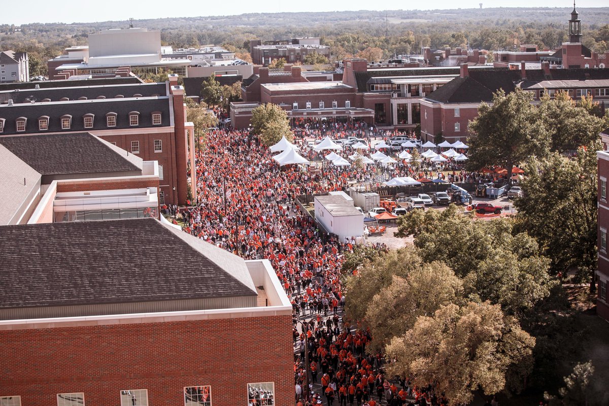 CowboyFB's tweet photo. Your school has a homecoming too? That's neat.

#LetsRide I #okstatehc https://t.co/LM3mnP9SkD