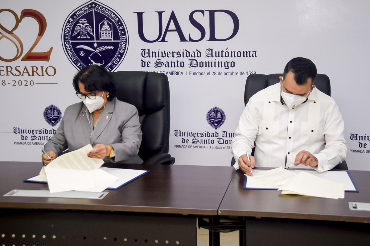 PatriciaLorenzP's tweet photo. Para fortalecer los valores y principios democráticos del pueblo dominicano, la @juntacentral y la @UniversidadUASD firman convenio de colaboración para la capacitación de recursos humanos en formación electoral, registro civil y sensibilización cívica y ciudadana. https://t.co/YbbvbbylM2