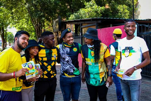 tariklalla's tweet photo. Let us be clear in the message we, as young South Africans, and South Africans in general send tomorrow. Only @MYANC will continue to champion our rights, and deliver in Local Govt. Hence, my view is simple, #VoteANC !
#localgovernmentelections #BuildingBetterCommunities https://t.co/OtJBHkD1ty