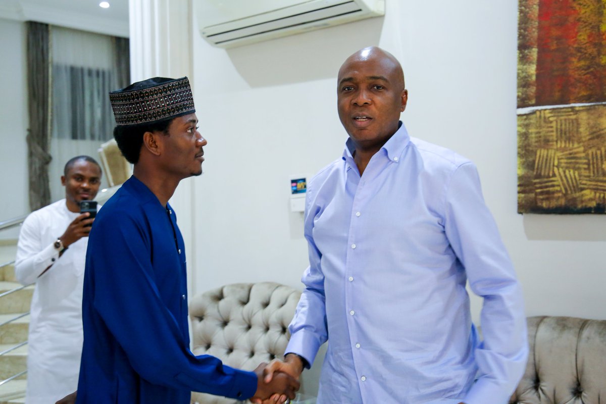 SHOPEN_ONLINE's tweet photo. Photostory : The Newly elected PDP National youth Leader, Muhammad Kadede Suleiman paid a courtesy visit to the Former President of the Senate, Dr Bukola Saraki at his residence in Abuja
#ShoPen
#PDPConvention2021 https://t.co/L5VMGbk7A0