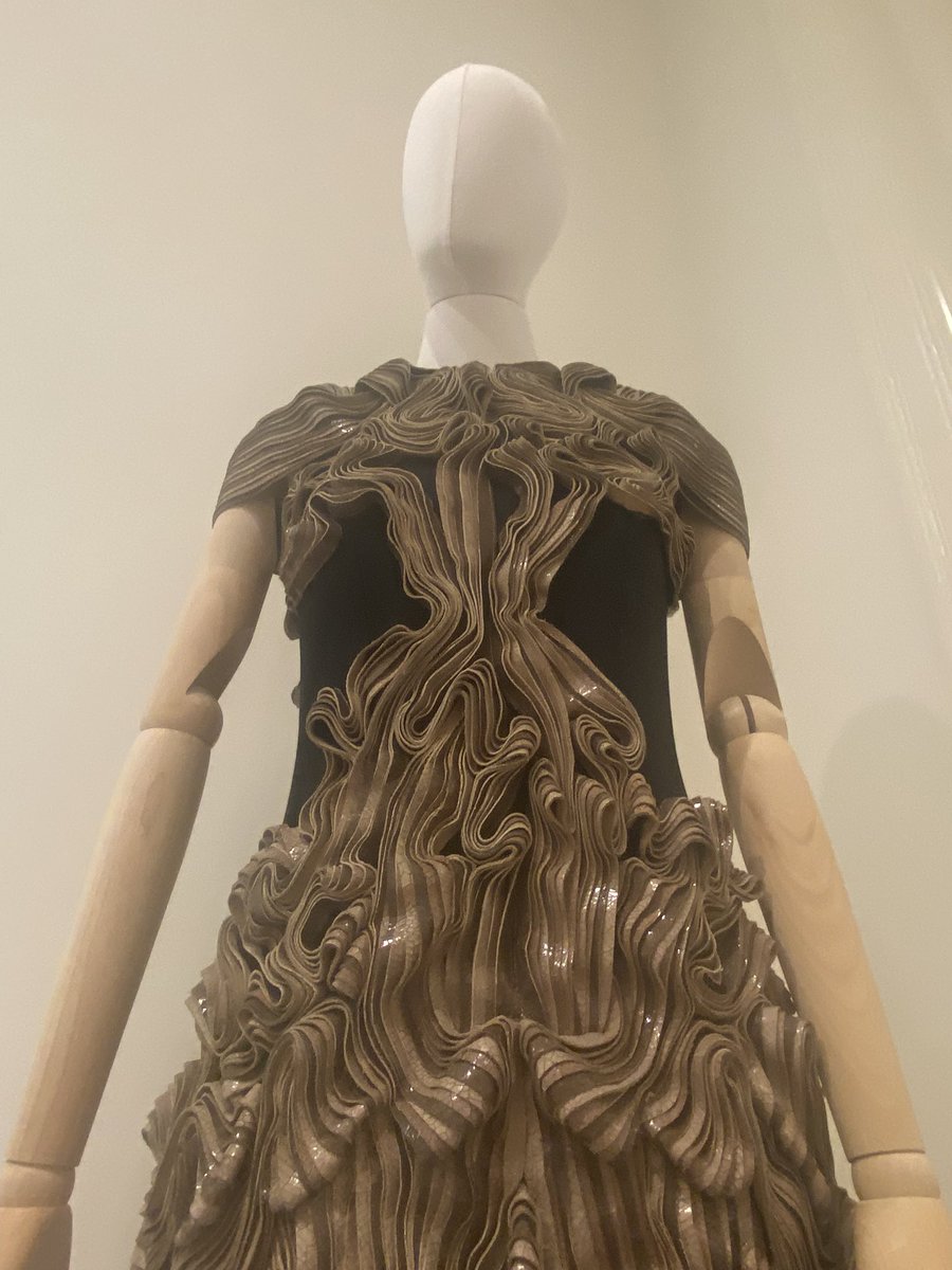 FashionPc's tweet photo. Fashion for Good Museum in Amsterdam.
#slowfashion 
#whomademyclothes https://t.co/Eh6wpDBy1k