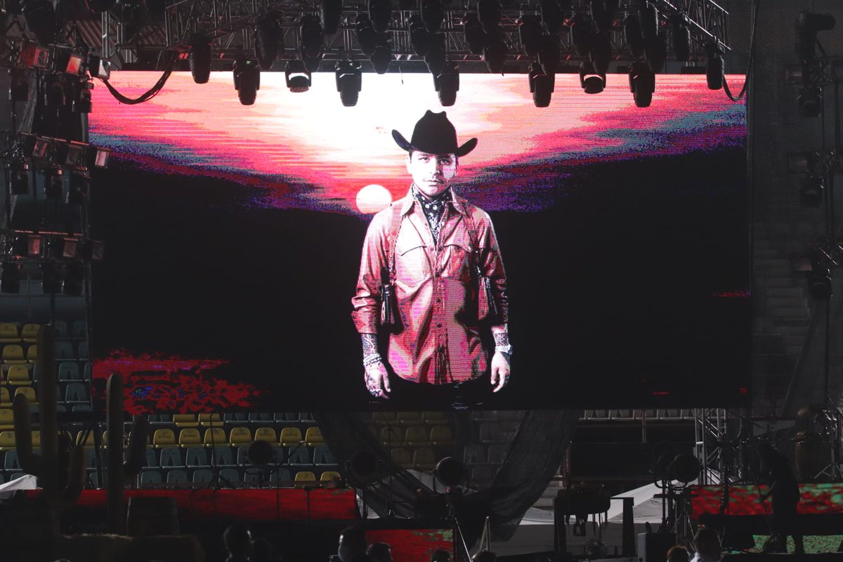 VerasNews's tweet photo. #PorSiTeLoPerdiste 🤠 Aspectos de lo que se vivió anoche en el concierto de @ChristianNodall en #Cancún
#NoTeContaronMal 🤩 El sonorense cantó sus mejores éxitos e hizo vibrar de emoción a cada asistente en el Estadio Andrés Quintana Roo
#AbriendoLaConversación
📷 Israel Lean https://t.co/s8AMFrpCQy